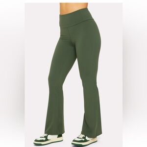 Ultra-Smooth Flare Legging